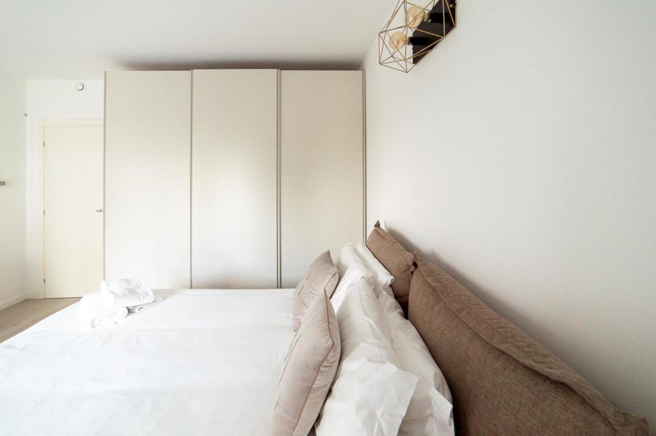 Hbhall 9 * Milano